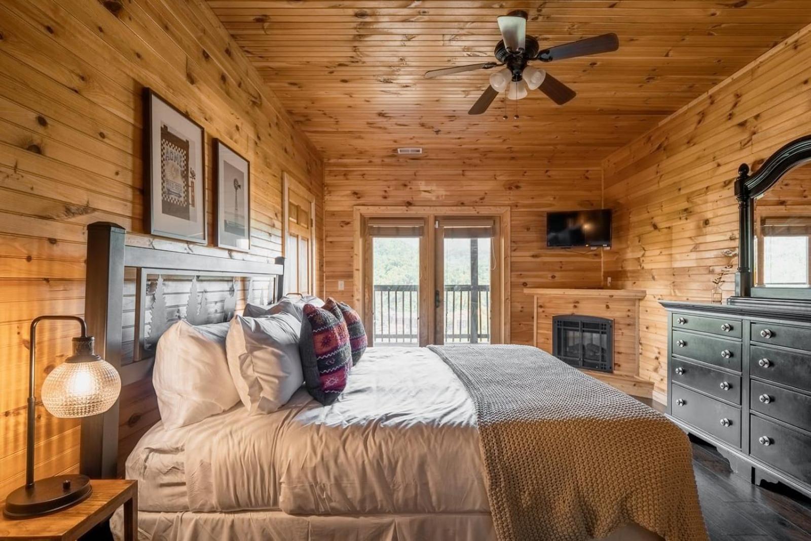 Hickory Ridge By Avantstay Incredible Private Elevated Cabin Sleeps 20 Gatlinburg Exterior photo