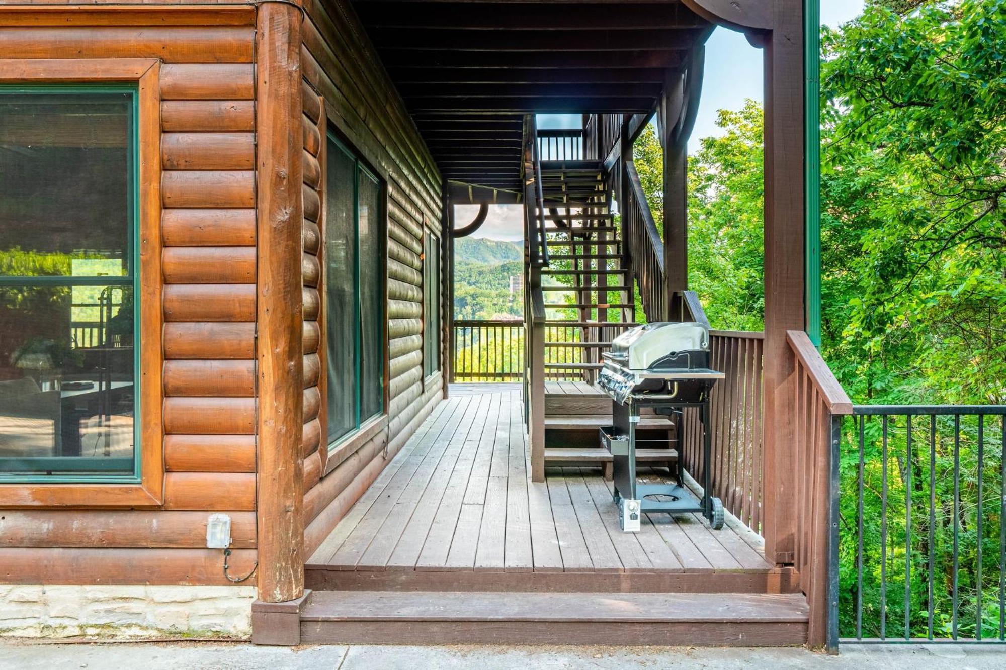 Hickory Ridge By Avantstay Incredible Private Elevated Cabin Sleeps 20 Gatlinburg Exterior photo