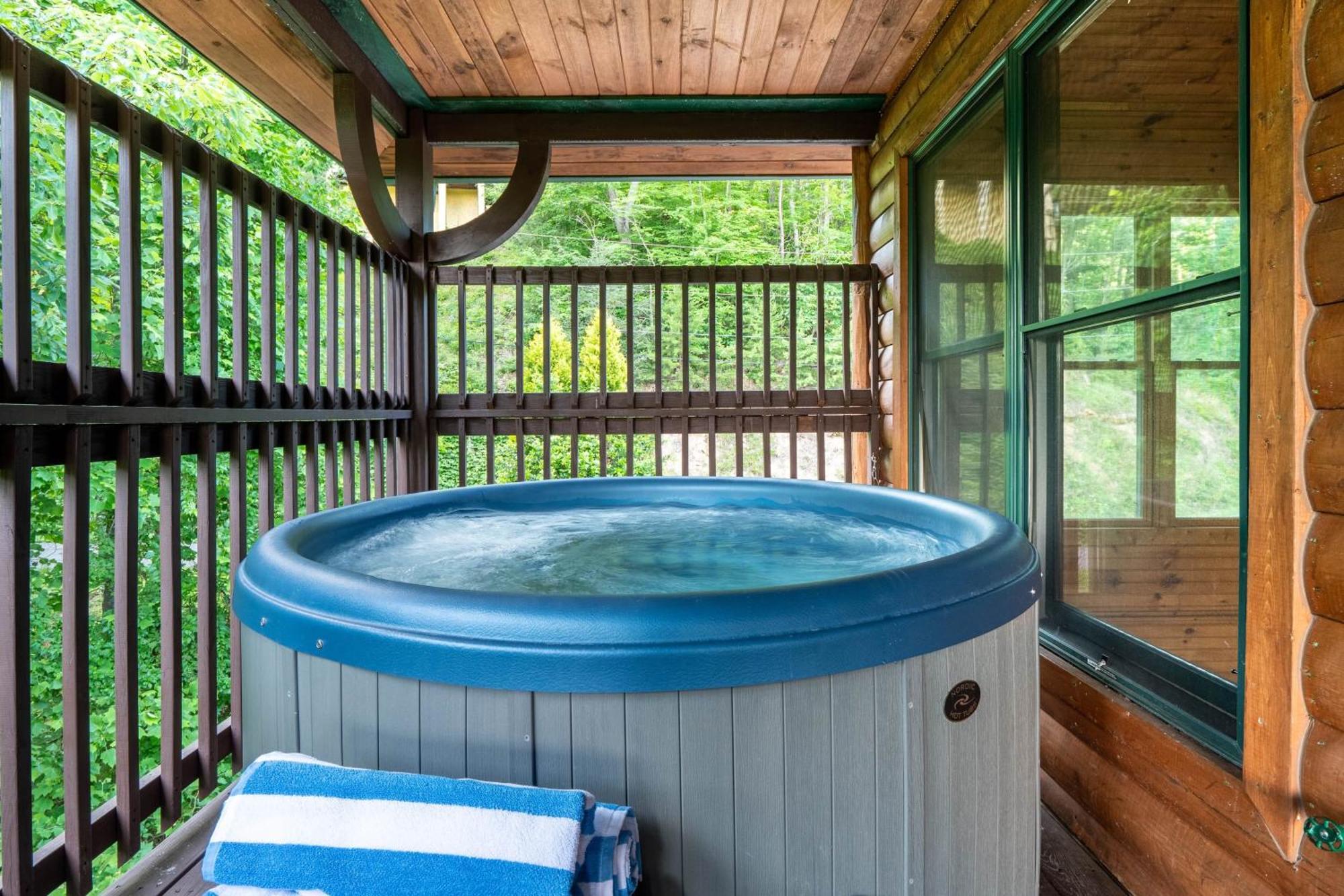 Hickory Ridge By Avantstay Incredible Private Elevated Cabin Sleeps 20 Gatlinburg Exterior photo